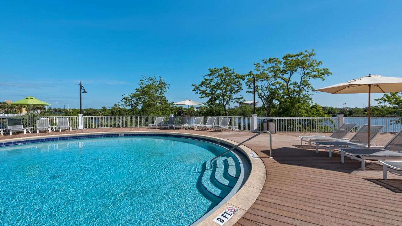 11 Th Floor In Laketown Wharf 1 Bd, 2 Bathroom With Amazing Amenities, 1114!